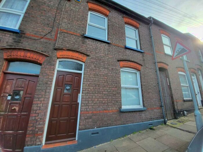 3 Bedroom Terraced House To Rent In Tennyson Road, Luton, LU1