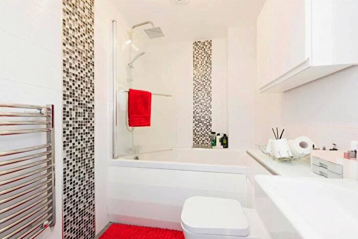 1 Bedroom Apartment For Sale In Sturlas Way, Waltham Cross, EN8