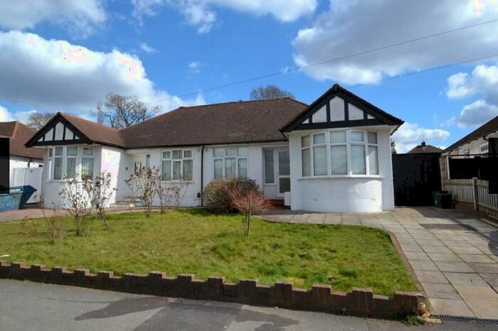 2 Bedroom Bungalow To Rent In Oxhawth Crescent Bromley, BR2