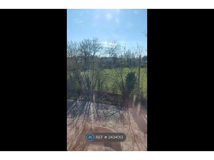 4 Bedroom Semi-Detached House To Rent In Meadow View, Harefield, Uxbridge, UB9