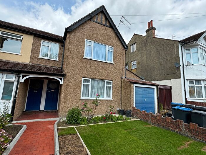 2 Bedroom Flat To Rent In Galpins Road, Thornton Heath, CR7