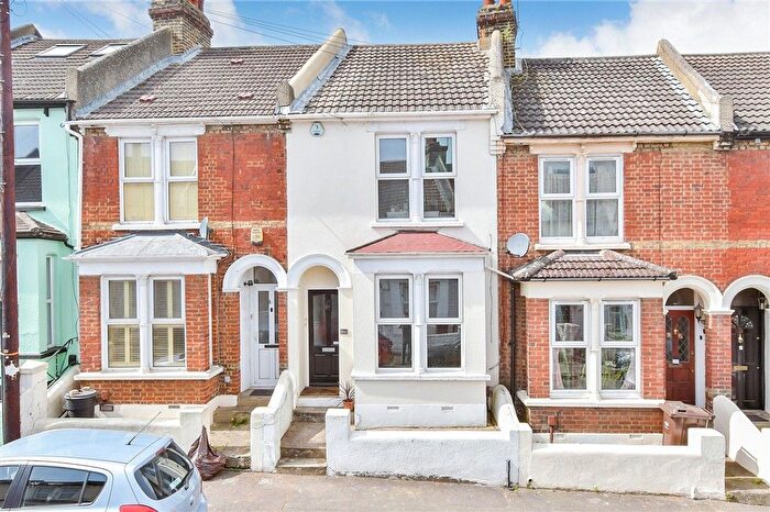 2 Bedroom Terraced House For Sale In Clarence Avenue, Rochester, Kent, ME1