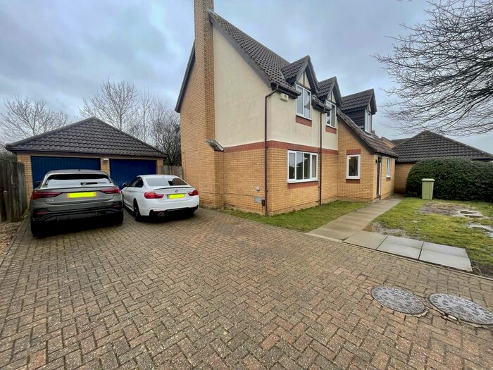 4 Bedroom Property To Rent In Frithwood Crescent, Kents Hill, Milton Keynes, MK7