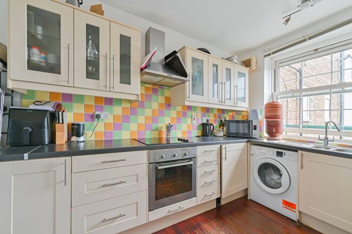 2 Bedroom Flat For Sale In Worsopp Drive, Clapham Common South Side, Clapham, SW4