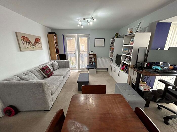 2 Bedroom Flat For Sale In Frenchs Avenue, Dunstable, LU6