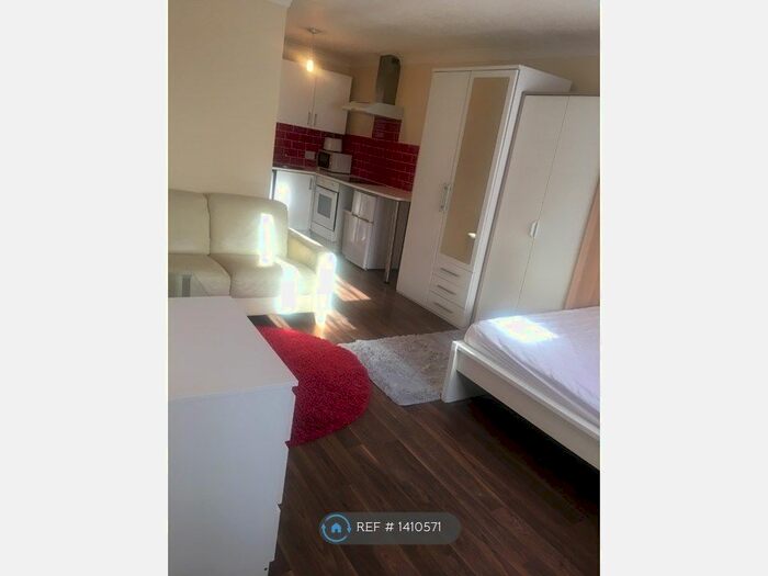 Studio To Rent In Trotwood, Chigwell, IG7