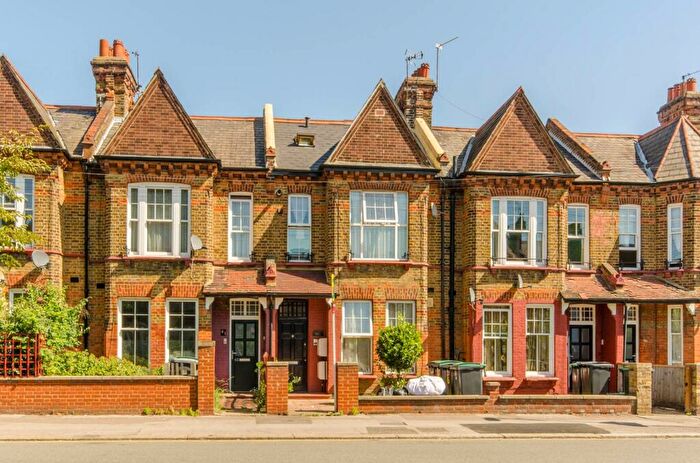 3 Bedroom Maisonette To Rent In Gladstone Avenue, , Wood Green, London, N22