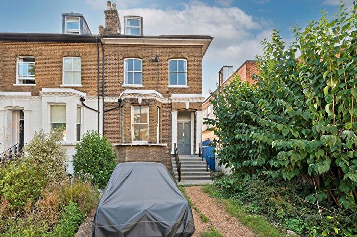 3 Bedroom Flat For Sale In Askew Road, Shepherds Bush, W12