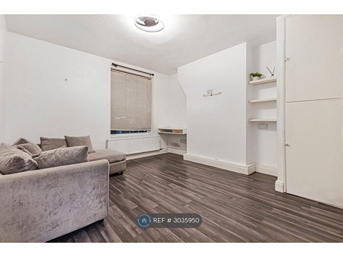 1 Bedroom Flat To Rent In Harper Road, London, SE1