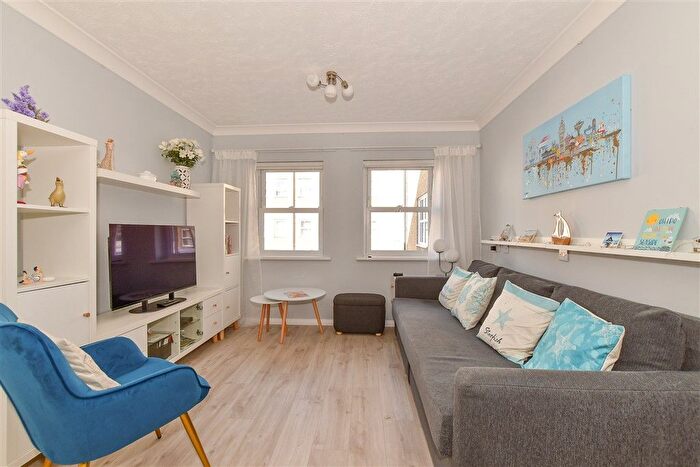 1 Bedroom Flat For Sale In Pier Avenue, Herne Bay, Kent, CT6