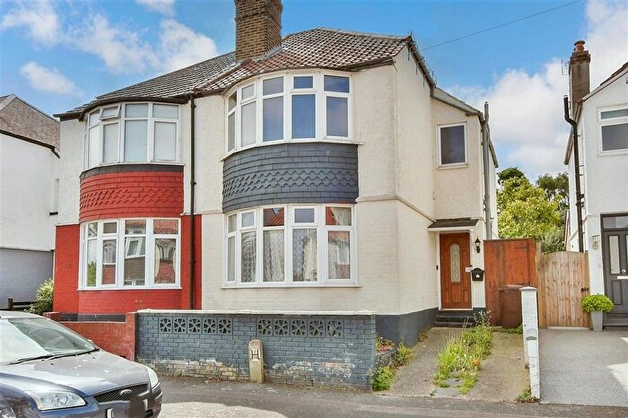 3 Bedroom Semi Detached House For Sale In Larkfield Avenue, Gillingham, Kent, ME7