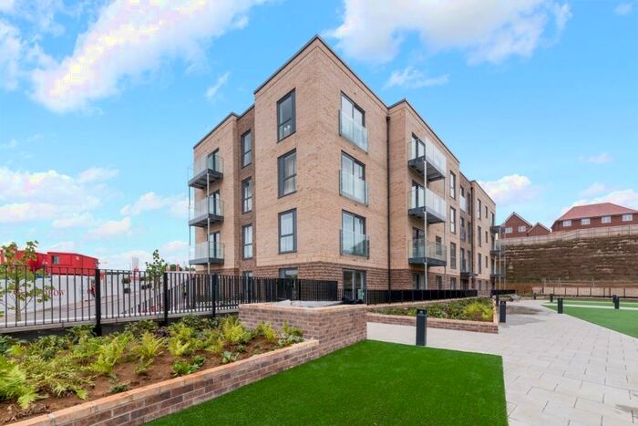2 Bedroom Apartment To Rent In Ellesmere Court, Saxon Square, Luton, LU2