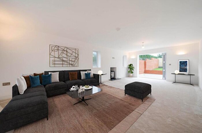 4 Bedroom Detached House For Sale In Stables Square, Barnham, PO22