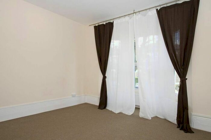 7 Bedroom Flat To Rent In Rossiter Road, Balham, London, SW12