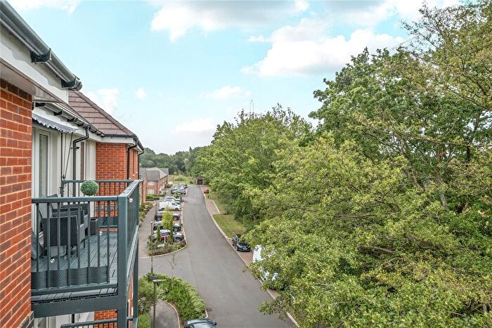 2 Bedroom Flat For Sale In Chertsey, Surrey, KT16