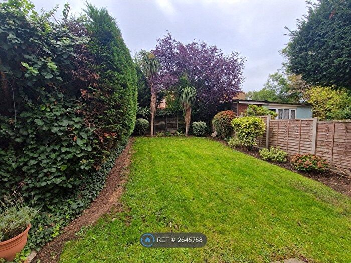 3 Bedroom Maisonette To Rent In Melford Court, London, SE22