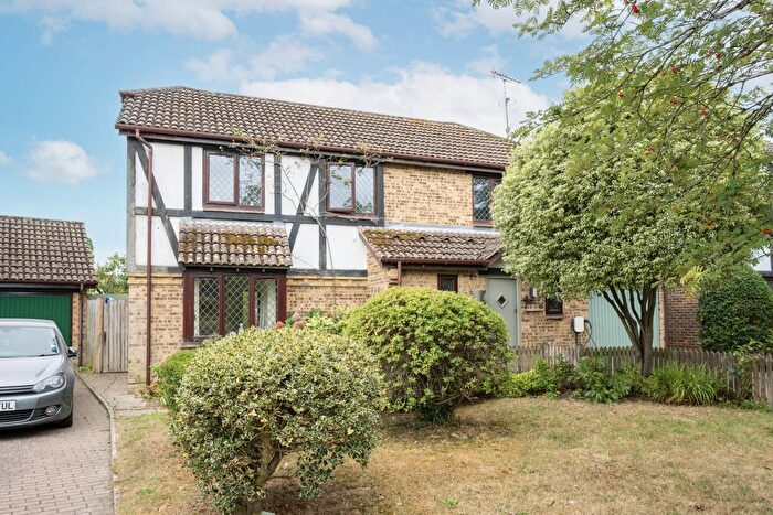 4 Bedroom Detached House For Sale In Cedar Drive, Horsham, RH13