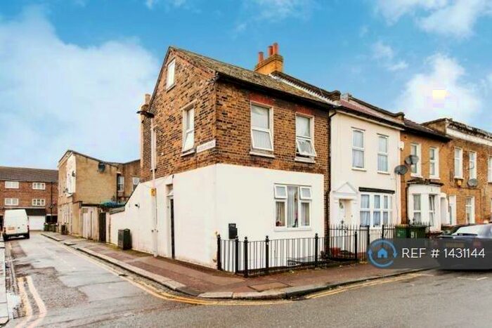 1 Bedroom Flat To Rent In Wellington Road, London, E7