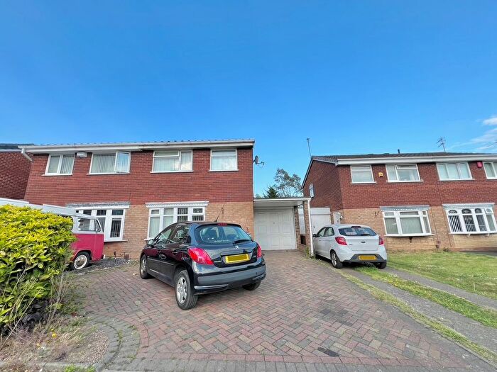 3 Bedroom Semi-Detached House To Rent In Tenbury Close, Walsall, WS2