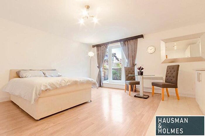 Flat To Rent In Peaberry Court, Hendon, NW4