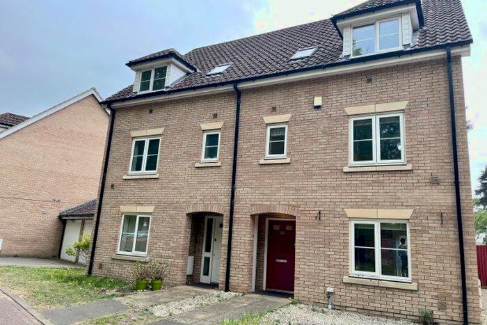 4 Bedroom Link Detached House To Rent In Heathland Way, Bury St. Edmunds, IP28