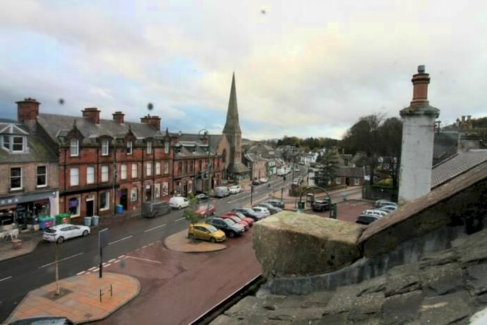 3 Bedroom Maisonette To Rent In High Street, Biggar, ML12