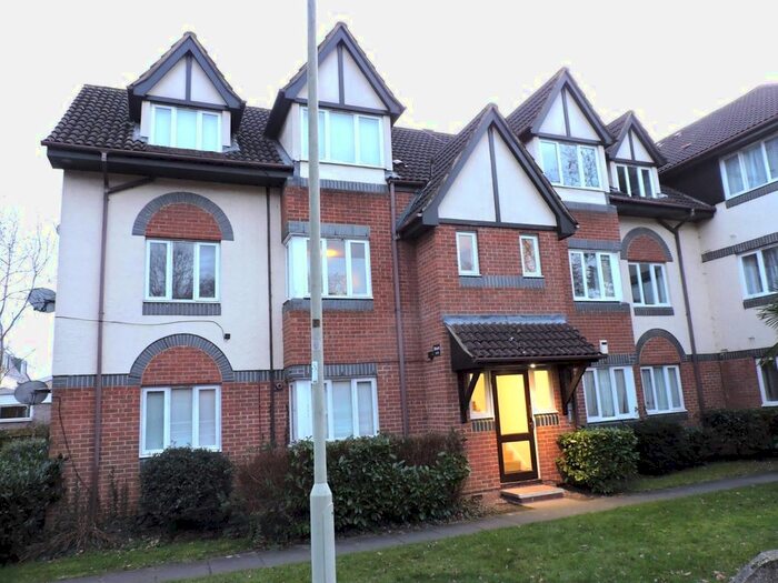 1 Bedroom Flat To Rent In Friends Avenue, Waltham Cross, EN8