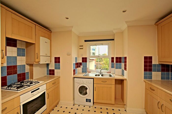 3 Bedroom Flat To Rent In Venneit Close, Oxford, OX1