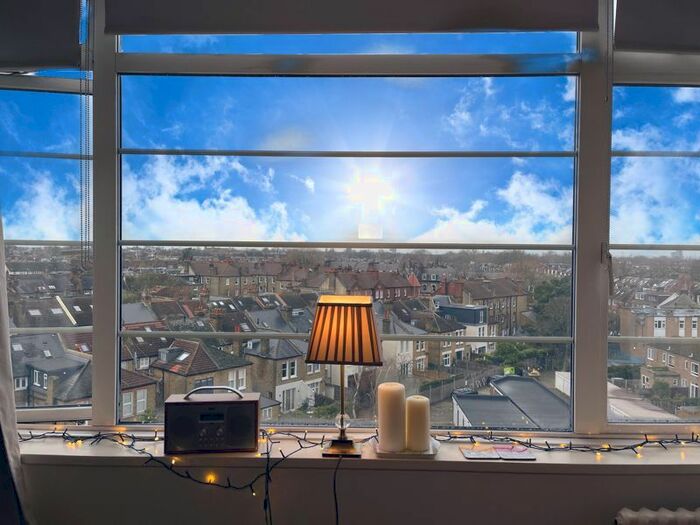 Studio To Rent In Balham High Road, London, SW17