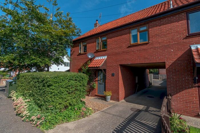3 Bedroom Link Detached House For Sale In The Street, Sculthorpe, NR21