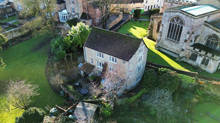 3 Bedroom Detached House For Sale In The Green, Calne, SN11