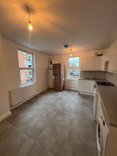 2 Bedroom Flat To Rent In West Green Road, London, N15