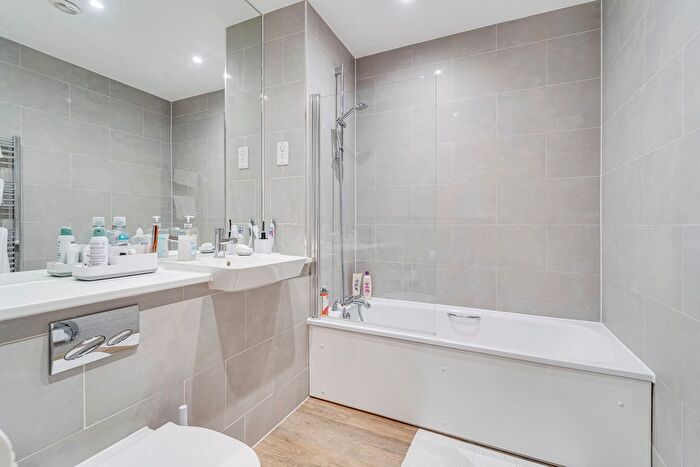 1 Bedroom Flat For Sale In Ikon Apartments, Dalmeny Avenue, Tufnell Park, N7