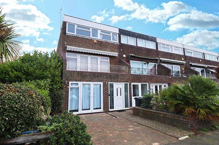4 Bedroom End Terrace House For Sale In Spains Hall Place, Woodlands, Basildon, Essex, SS16