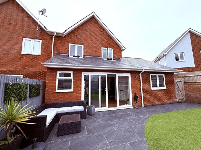 5 Bedroom Semi-Detached House For Sale In Cornflower Crescent, Polegate, East Sussex, BN26