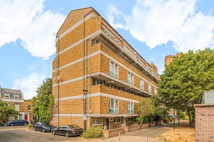 4 Bedroom Maisonette For Sale In Hitchin Square, Bow, E3
