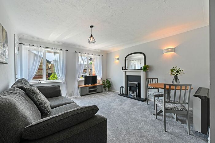 1 Bedroom Flat For Sale In Magnolia Court, Auriol Drive, Uxbridge, UB10