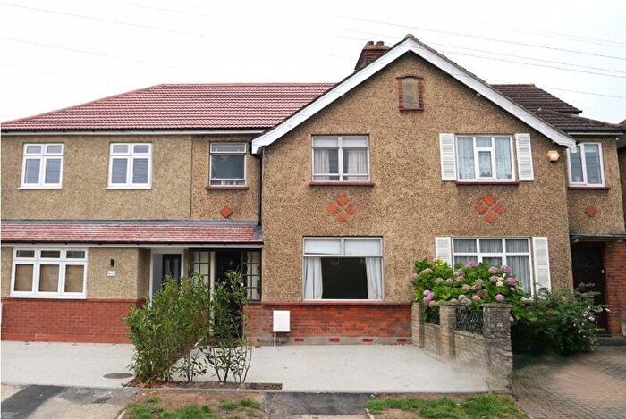 3 Bedroom Terraced House For Sale In Chesterfield Road, Barnet, EN5