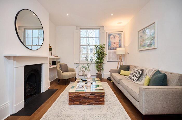 3 Bedroom Semi-Detached House To Rent In Oakley Street, London, SW3