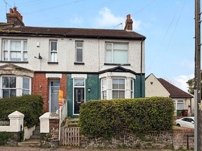 3 Bedroom End Of Terrace House For Sale In Woodlands Road, Gillingham, ME7