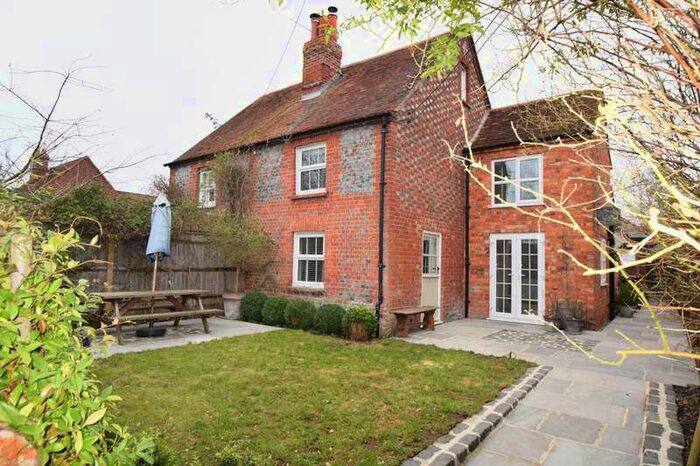 3 Bedroom Semi-Detached House To Rent In Davenport Place, Watlington, OX49