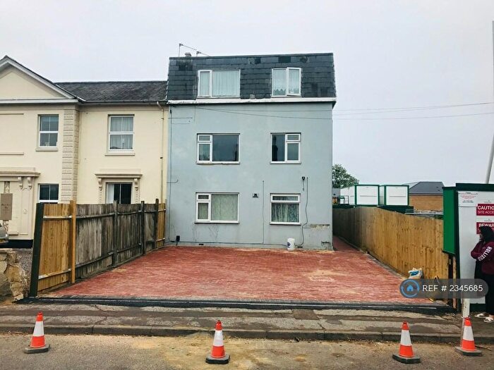 2 Bedroom Flat To Rent In Conifer Court, Southampton, SO15