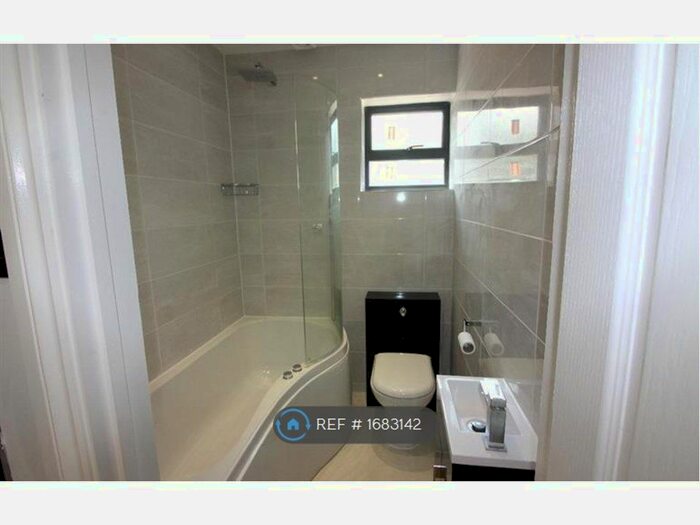 Studio To Rent In Southfield Park, North Harrow, HA2