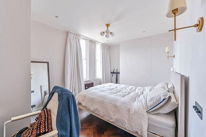 2 Bedroom Flat To Rent In Baker Street, Regent's Park, London, NW1