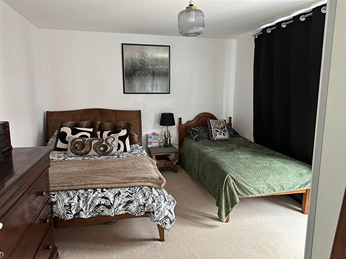 1 Bedroom Flat To Rent In Chadwick Road, Slough, SL3