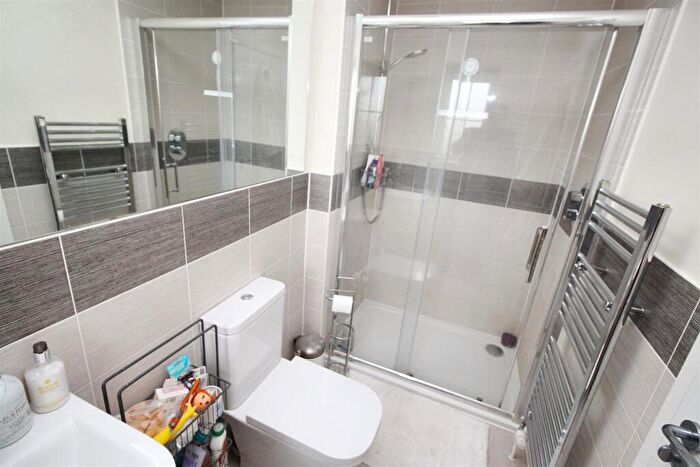 3 Bedroom Semi-Detached House For Sale In Larissa Close, Tilehurst, Reading, RG31