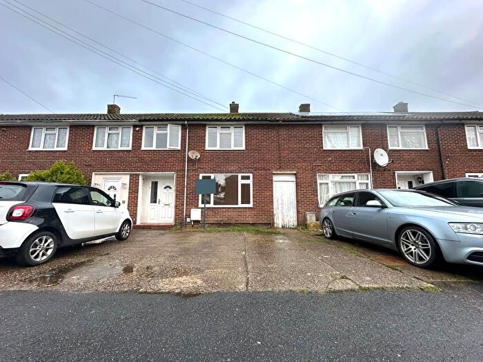 3 Bedroom Terraced House To Rent In Slough, Berkshire, SL2