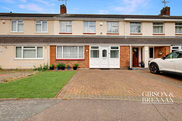 3 Bedroom Terraced House For Sale In Wynters, Basildon, SS16