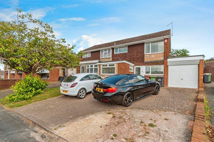 3 Bedroom Semi-Detached House For Sale In Appledore Road, Walsall, WS5