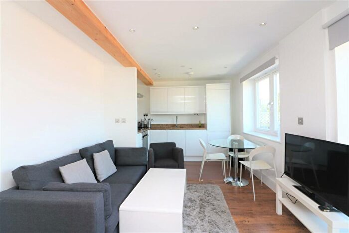1 Bedroom Apartment To Rent In Commercial Road, London, E14